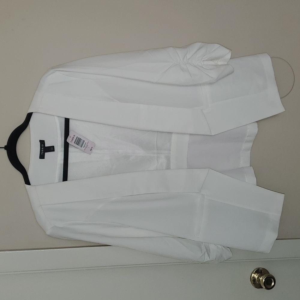 Ruched Sleeve Blazer-runs small, more line a Torrid “0”